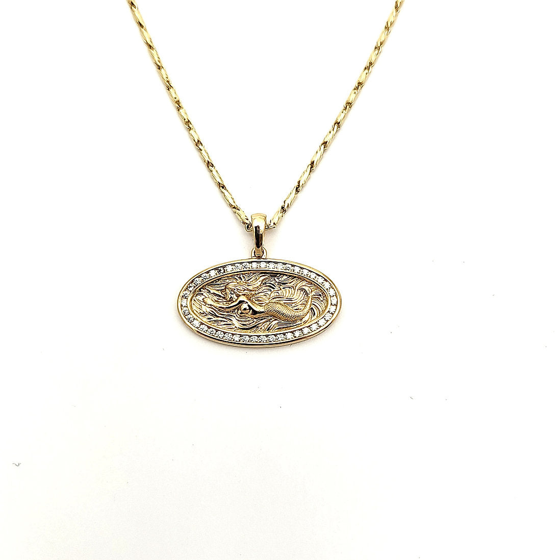 Fairform Flyer 14Ky, 33mm Pend w/Channel Set Diamonds