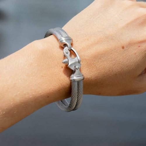 A womans hand wearing a bracelet